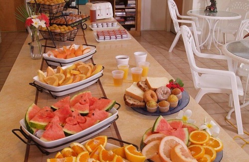 Little Torch Key Hotel | Tropical Getaway w/Pool | 0.3 mi to Kiki's Sandbar | Breakfast Included