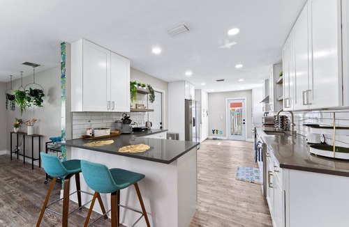Coral Ridge Isles House | Tropical Grove Pool Villa + 5 Min to Beach