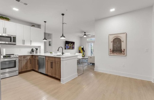 Ruskin Apartment | Tropical Hideaway Amazing 3 Bed Oasis with Pool