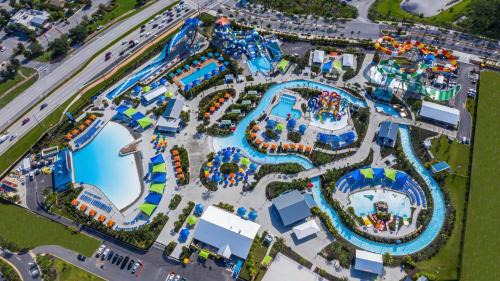 West Kissimmee House | Tropical Oasis Cottage With Private Hot Tub Near Disney With Margaritaville Resort & Island H2O Access - 3021La