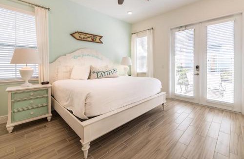 West Kissimmee House | Tropical Oasis Cottage With Private Hot Tub Near Disney With Margaritaville Resort & Island H2O Access - 3021La