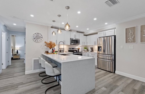 South Bradenton House | Tropical Oasis Plus with Hot Tub+5mi to Beach, Near IMG!