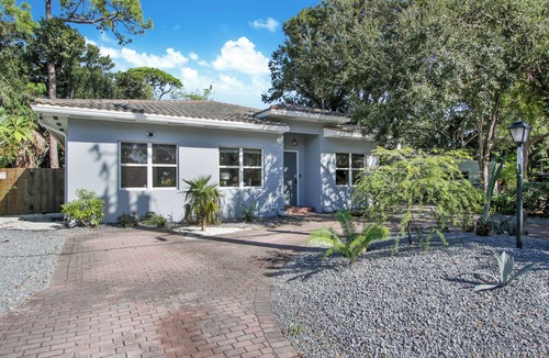 Shady Banks House | Tropical Oasis, Heated Pool, Near Las Olas Beach