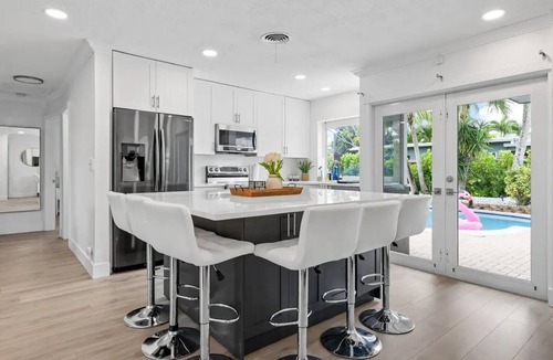 Fort Lauderdale House | Tropical Oasis with Heated Pool and Cabana Bar