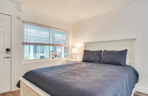 Pass-a-Grille Historic District Apartment | Tropical Pass-A-Grille Gem w/Direct Beach Access!