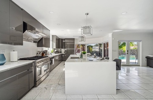 Miami Lakes House | Tropical Pool Paradise x 5-BD,4-BA Luxury Living