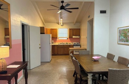 DeLand Hotel | Tropical Resort & Marina on Lake Beresford