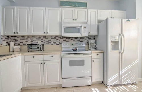 Ole Condo | Tropical Retreat w/Heated Pool in Coral Falls