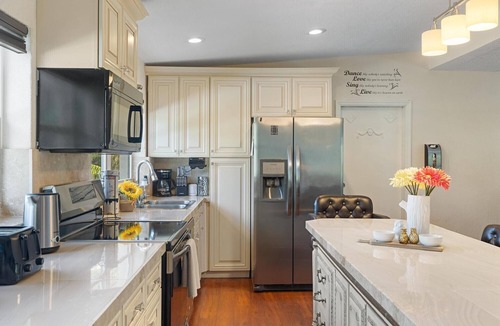 Riverland Village House | Tropical salt water pool home close to beaches,Hard Rock,Airport and Downtown!