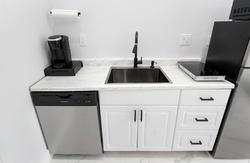 Hunt Club Cottage | Tropical Tiny Home in Palm Beach Gardens, Florida