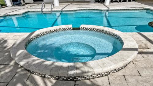 Cape Coral Villa | Tropicana - PoolSpa large south Terrace Boatlift