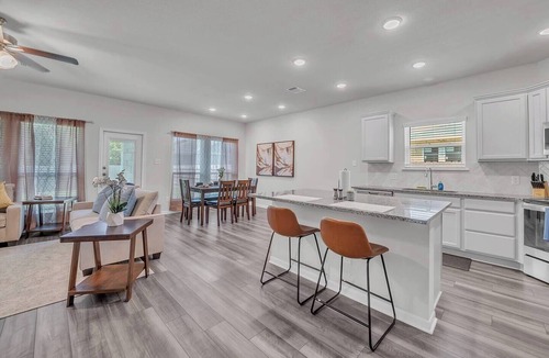 Troy Apartment | Troy 4BR Hub for Business Pros