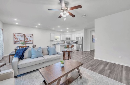 Troy Apartment | Troy 4BR Hub for Business Pros