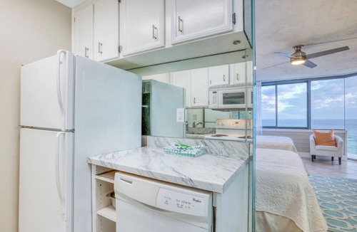 Panama City Beach Condo | 🏖️ True Beachfront Studio | FREE Beach Chairs | Early 3PM Check-In