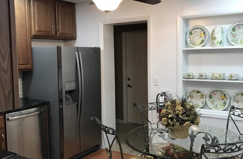 Caloosahatchee House | Twin House shared Volleyball pool 3 King bedrooms, 2 sofa sleepes 8