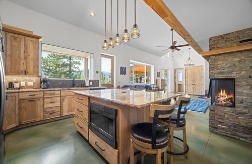 Twin Lakes Cabin | Twin Lakes Lodge with Scenic Mountain Views