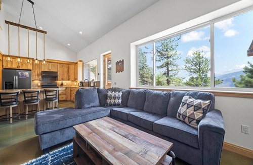 Twin Lakes Cabin | Twin Lakes Lodge with Scenic Mountain Views
