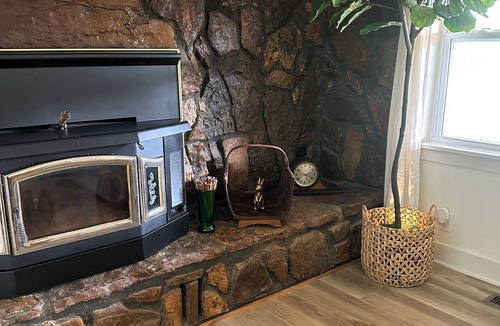 Board Camp House | Twin Oaks Mountain Views Minutes to Wolf Pen Gap Sleeps 8