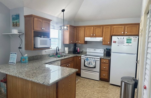 Port O Connor House | Twin Palms -located in beautiful Port O’Connor, TX. Close to beach.