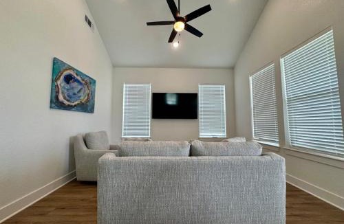 Galveston House | Two Bedroom Villa Walk to Beach