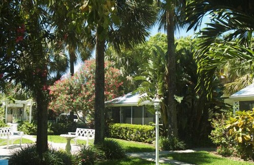 Pompano Beach House | Two Blks to Beach, Free Wi-fi, Eat-in Kitchen, Pets OK