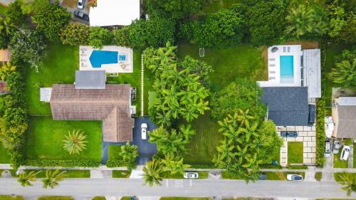 Golden Glades House | Two Neighboring Villas in The Heart of Miami