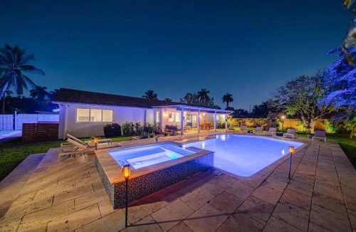 Golden Glades House | Two Neighboring Villas in The Heart of Miami