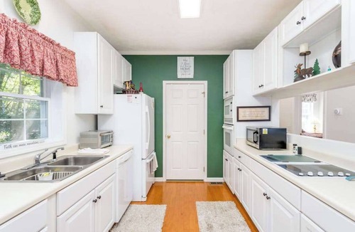 Sapphire Condo | Two-part villa near the slopes with hot tub, pools, golf on-site, & fast WiFi