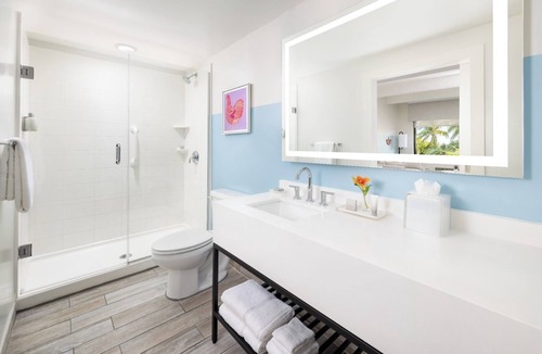 New Town Hotel | Two Rooms w/2 Queen beds at Blue Flamingo Resort Key West l 2 Pools & Shuttle