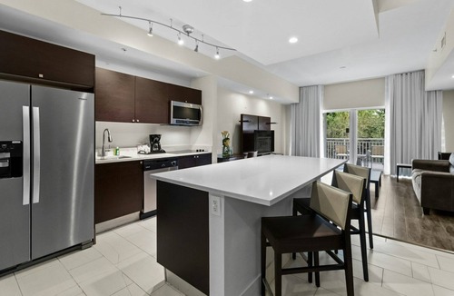 Doral Villa | Two-Story 3BR Villa w/Kitchen | Pool, Spa & Gym