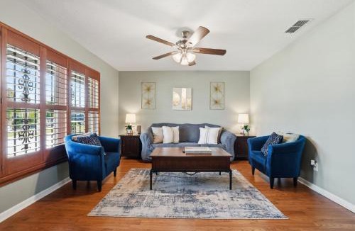 Seffner Community Alliance House | Ultimate Tampa Getaway w Pool- Hot Tub in Prime Location