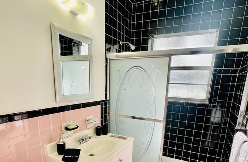 Bay Harbor Islands Apartment | Unique 2 units in 1, sleeps up to 10 people. Near beach.