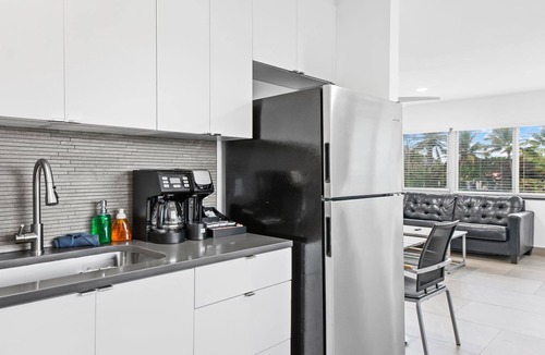 Deerfield Beach Apartment | Unique Retreat - Unit D: Cool 2nd-floor Retreat
