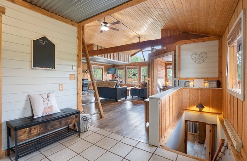 Bailey Cabin | Unique, Romantic Getaway - 1 hr to Denver - Hot Tub - Views