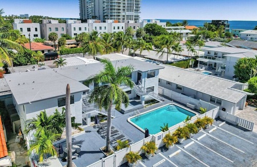 North Beach Apartment | UNIT #6 Waves on Desoto 1 bedroom with pool