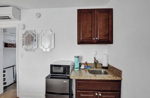 North Beach Apartment | UNIT #7 Waves on Desoto Studio with Pool