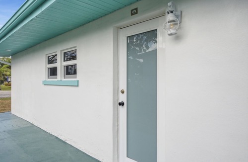 East Naples Apartment | Unit A.Stylish Hidden Gem-3 miles Beach & old Naples in Us41/2bedroom 1 bathroom