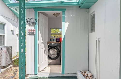 East Naples Apartment | Unit A.Stylish Hidden Gem-3 miles Beach & old Naples in Us41/2bedroom 1 bathroom