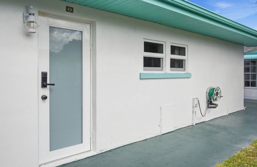 Naples Villa | Unit B Modern Retreat Few minutes Away 5th Ave, Beach and Old Naples .Lake View
