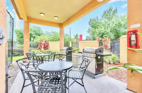 Florida Central Atlantic Coast Apartment | Universal Studio Condo w Pool and Hot Tub