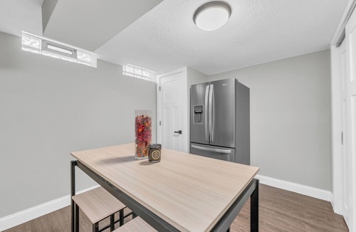 Fairview Park House | Updated 4BR Near CLE & Metropark - furnished with wifi!