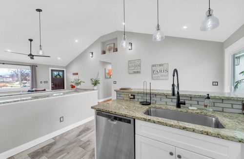 Fairview Park House | Updated 4BR Near CLE & Metropark - furnished with wifi!