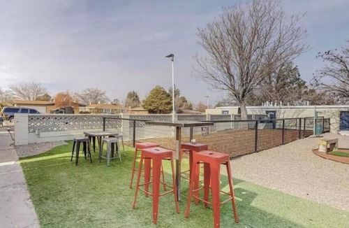 Pueblo Alto Apartment | Updated Apartment with King Bed & In-Unit W/D