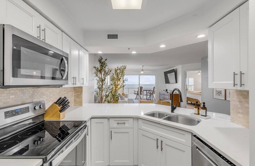 Seawinds Condo Condo | Updated direct oceanfront corner 2/2 with stunning beach views, a heated pool, and parking garage