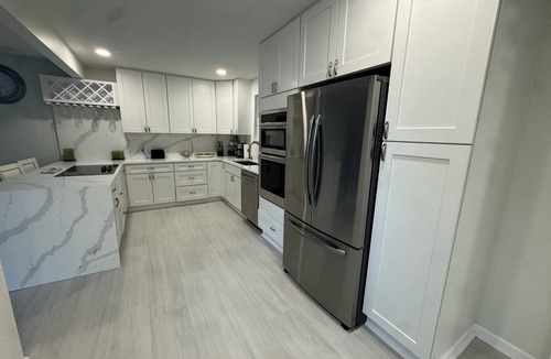 Hollyford House | Updated Home | Stadium | Beaches | Downtown | Zoo
