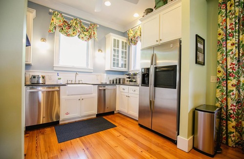 West Panama City Beach Cottage | Updated, king suite + king bdrm! E-mail to save on booking fees (5-stars x 75+)!