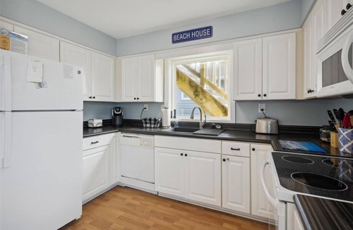 South Nags Head House | Updated semi-oceanfront home in quiet South Nags Head!