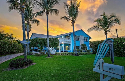 Fort Pierce Shores Villa | Upper-Floor Ocean Breeze - Surf Views 2BR