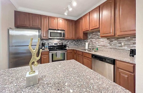 Carver City - Lincoln Gardens Apartment | Upscale Central Tampa Living with Pool Views