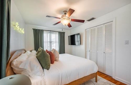 Lake Magdalene House | Upscale Pool Retreat- Sleeps 12 -King Beds- Renovated